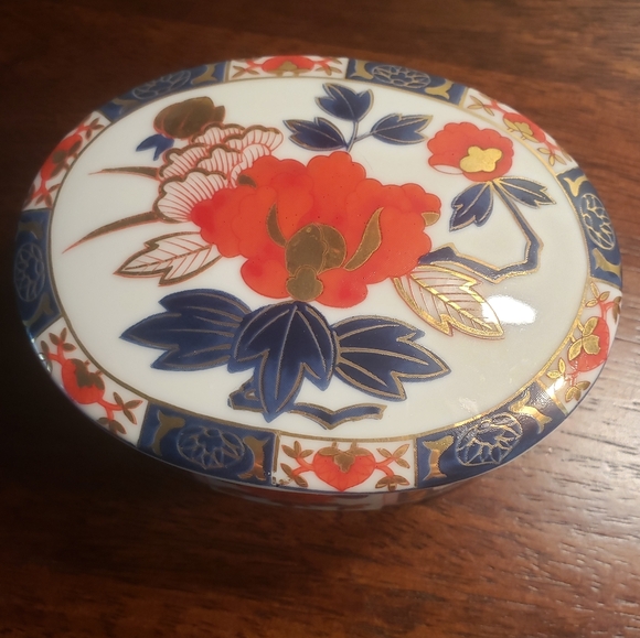 Ashibi Porcelain Lidded Trinket Box - Picture 1 of 10